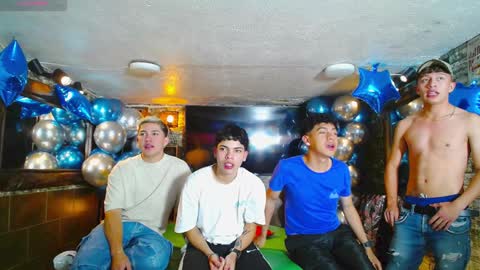 Snapshot of howents chatting on 12.07.24 HOWENTS online show from 12.07.24