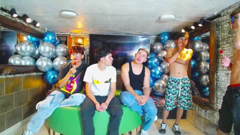 Snapshot of howents chatting on 12.10.24 HOWENTS online show from 12.10.24