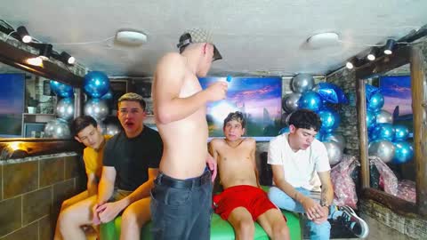 Snapshot of howents chatting on 12.16.24 HOWENTS online show from 12.16.24