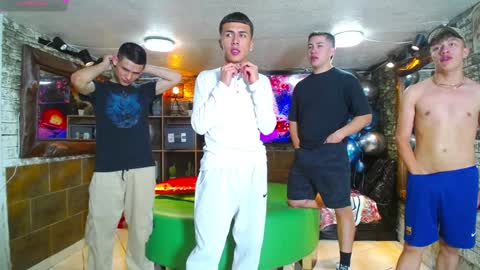 Snapshot of howents chatting on 12.22.24 HOWENTS online show from 12.22.24