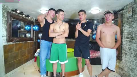 Snapshot of howents chatting on 12.27.24 HOWENTS online show from 12.27.24