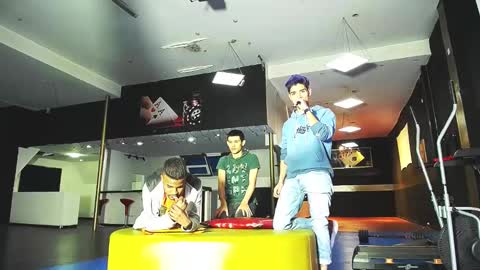 Snapshot of howents chatting on 01.26.25 HOWENTS online show from 01.26.25