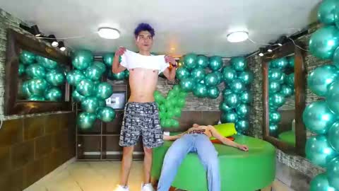 Snapshot of howents chatting on 01.29.25 HOWENTS online show from 01.29.25