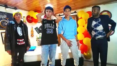 Snapshot of howents chatting on 02.03.25 HOWENTS online show from 02.03.25