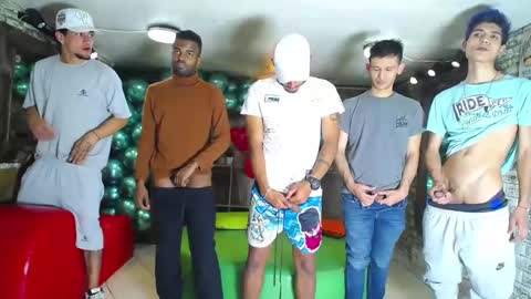 Snapshot of howents chatting on 02.17.25 HOWENTS online show from 02.17.25