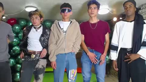 Snapshot of howents chatting on 02.22.25 HOWENTS online show from 02.22.25