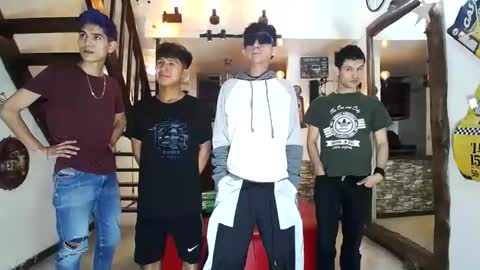 Snapshot of howents chatting on 03.10.25 HOWENTS online show from 03.10.25