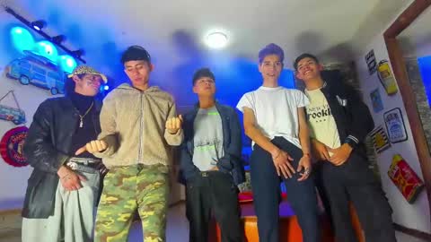 Snapshot of howents chatting on 03.12.25 HOWENTS online show from 03.12.25