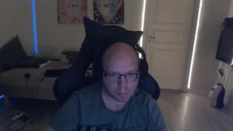 Snapshot of hoyboydkk chatting on 11.11.25 Christian online show from 11.11.25