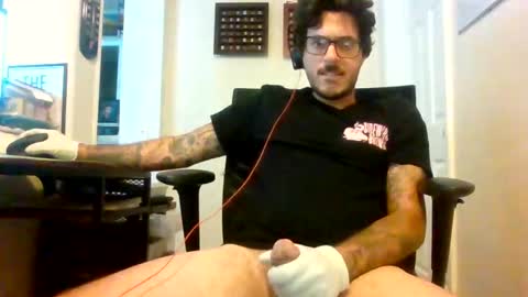 Snapshot of hoyosjay68 chatting on 11.12.25 Jay.....jayhoe878 SC online show from 11.12.25