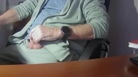 Snapshot of hpeter111 chatting on 01.12.25 Peter online show from 01.12.25