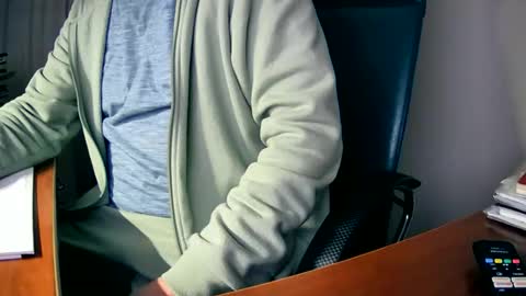 Snapshot of hpeter111 chatting on 11.23.25 Peter online show from 11.23.25