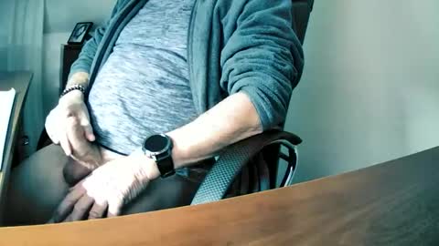 Snapshot of hpeter111 chatting on 12.21.25 Peter online show from 12.21.25