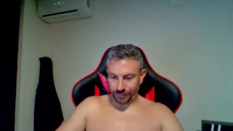 Snapshot of huge__cumshot chatting on 09.09.25 huge__cumshot online show from 09.09.25
