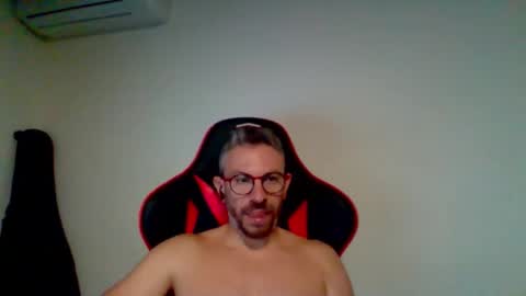 Snapshot of huge__cumshot chatting on 10.28.25 huge__cumshot online show from 10.28.25