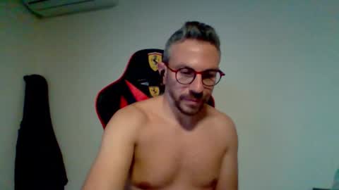 Snapshot of huge__cumshot chatting on 10.31.25 huge__cumshot online show from 10.31.25
