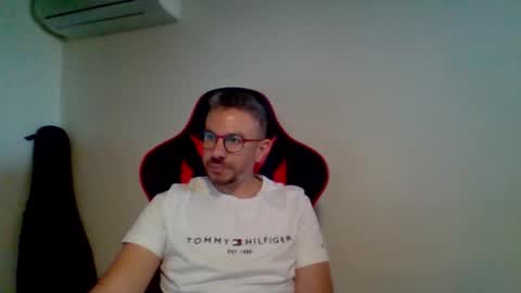 Snapshot of huge__cumshot chatting on 11.12.25 huge__cumshot online show from 11.12.25