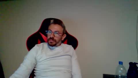Snapshot of huge__cumshot chatting on 01.11.26 huge__cumshot online show from 01.11.26