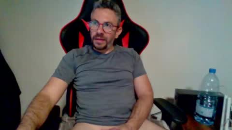 Snapshot of huge__cumshot chatting on 04.15.26 huge__cumshot online show from 04.15.26