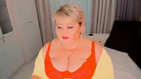 Snapshot of huge_booobs chatting on 12.09.24 milli online show from 12.09.24