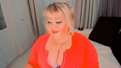 Snapshot of huge_booobs chatting on 01.01.25 milli online show from 01.01.25