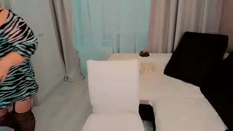 Snapshot of huge_booobs chatting on 01.02.25 milli online show from 01.02.25