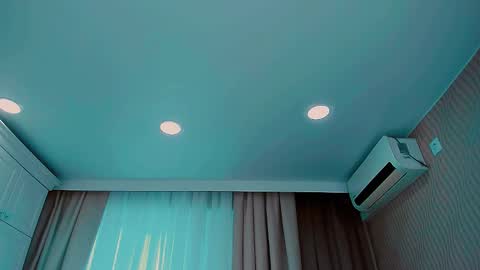 Snapshot of huge_booobs chatting on 01.07.25 milli online show from 01.07.25