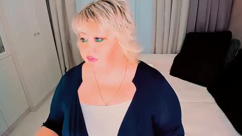 Snapshot of huge_booobs chatting on 01.26.25 milli online show from 01.26.25