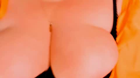 Snapshot of huge_booobs chatting on 02.04.25 milli online show from 02.04.25