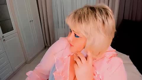 Snapshot of huge_booobs chatting on 02.08.25 milli online show from 02.08.25