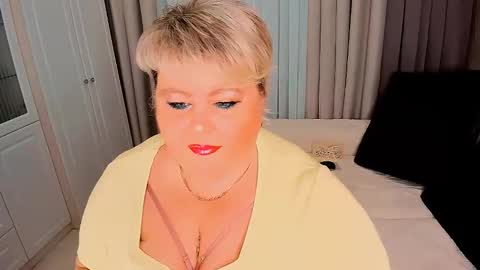 Snapshot of huge_booobs chatting on 02.10.25 milli online show from 02.10.25