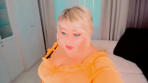 Snapshot of huge_booobs chatting on 09.11.25 milli online show from 09.11.25