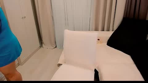 Snapshot of huge_booobs chatting on 09.23.25 milli online show from 09.23.25