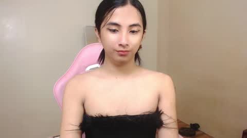 Snapshot of hugeasiancockandrea chatting on 12.31.24 drea online show from 12.31.24