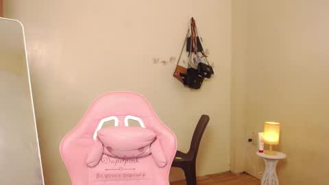 Snapshot of hugeasiancockandrea chatting on 01.02.25 drea online show from 01.02.25