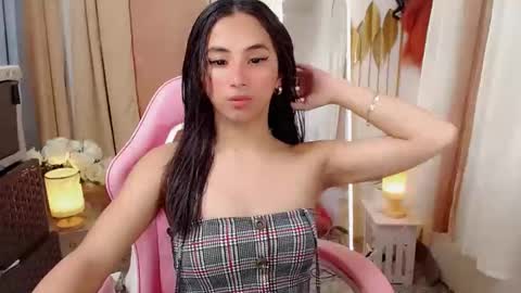 Snapshot of hugeasiancockandrea chatting on 03.05.25 drea online show from 03.05.25