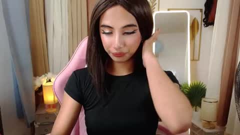 Snapshot of hugeasiancockandrea chatting on 03.11.25 drea online show from 03.11.25