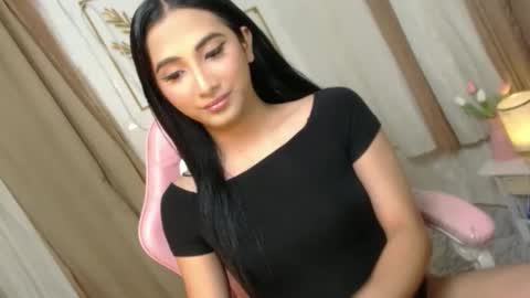 Snapshot of hugeasiancockandrea chatting on 09.30.25 drea online show from 09.30.25