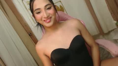 Snapshot of hugeasiancockandrea chatting on 10.02.25 drea online show from 10.02.25