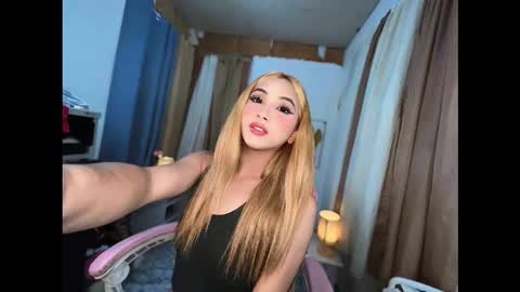 Snapshot of hugeasiancockandrea chatting on 10.08.25 drea online show from 10.08.25