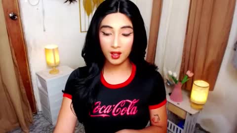 Snapshot of hugeasiancockandrea chatting on 10.24.25 drea online show from 10.24.25