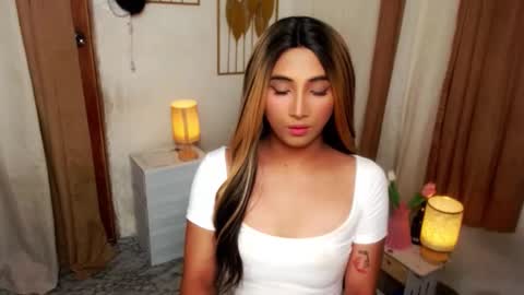 Snapshot of hugeasiancockandrea chatting on 10.27.25 drea online show from 10.27.25