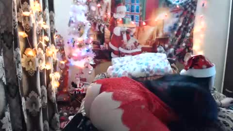 Snapshot of hugeassdevil chatting on 12.27.24 hugeassdevil online show from 12.27.24