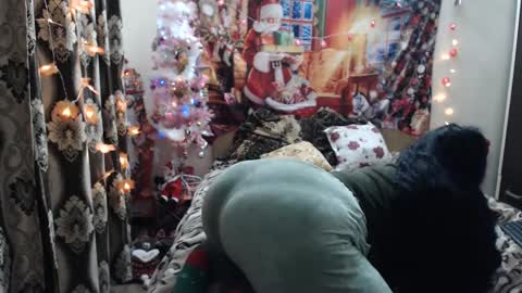 Snapshot of hugeassdevil chatting on 12.28.24 hugeassdevil online show from 12.28.24