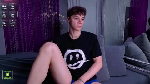 Snapshot of hugebangins_ chatting on 09.25.25 ANTHONY online show from 09.25.25