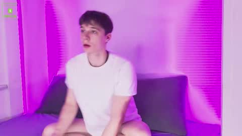 Snapshot of hugebangins_ chatting on 09.26.25 ANTHONY online show from 09.26.25