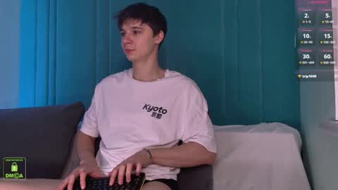 Snapshot of hugebangins_ chatting on 10.17.25 ANTHONY online show from 10.17.25