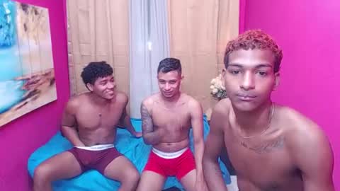 Snapshot of hugecock_black chatting on 01.12.26 jose bigcock i like masturbate my big dick and finger my ass hole i am so hot online show from 01.12.26