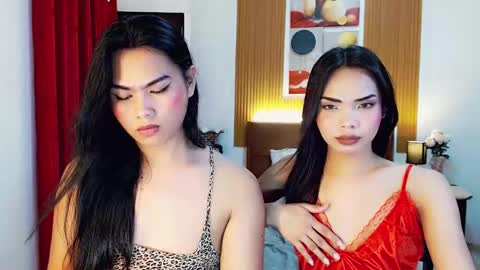 Snapshot of hugecock_nathalie15 chatting on 10.19.25 nathalie online show from 10.19.25