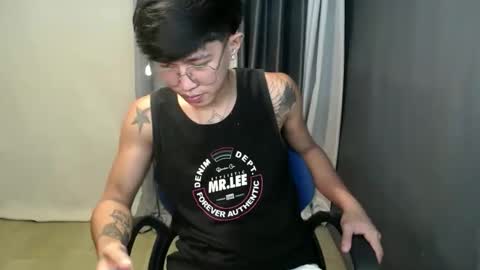 Snapshot of hugecockchristian chatting on 09.29.25 hugecockchristian online show from 09.29.25